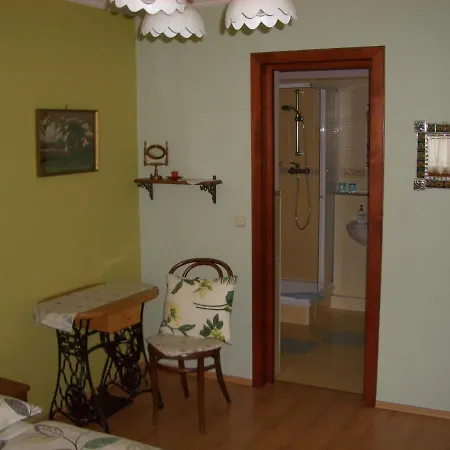 Bundi Vendeghaz Kehidakustány