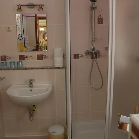 Bundi Vendeghaz 3* Kehidakustány