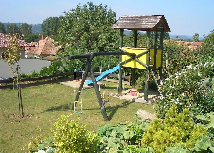 Pensionat Bundi Vendeghaz Kehidakustány