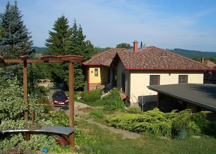 Bundi Vendeghaz Kehidakustány