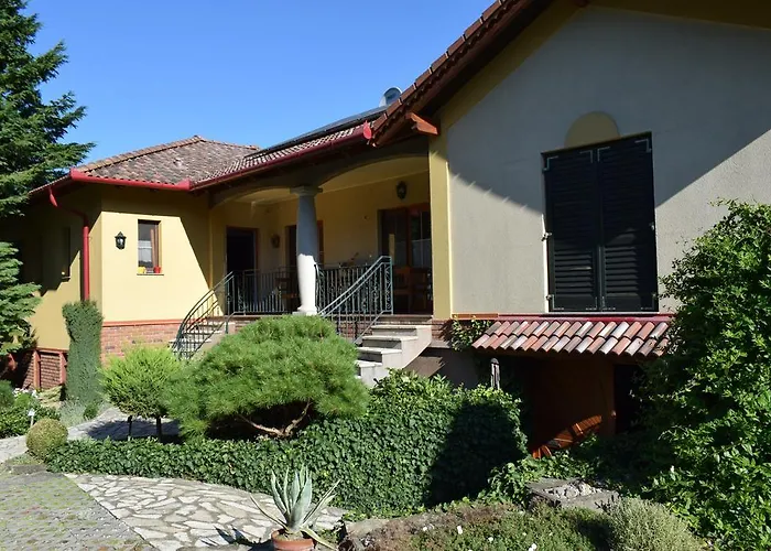 Pensionat Bundi Vendeghaz Kehidakustány